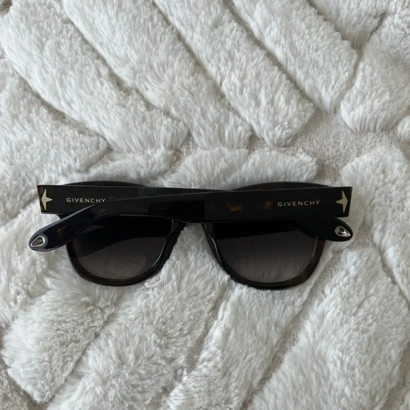 Givenchy | Accessories | Givenchy Sunglasses Never Worn  display picture 1